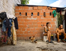 A espera interminável das vítimas na Venezuela que vivem em abrigos e albergues há mais de 15 anos