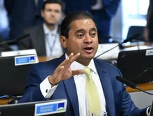 Senador Weverton Rocha é alvo da PF em operação sobre fraudes no INSS