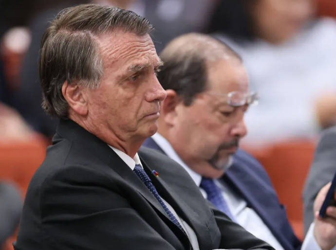 Bolsonaro classifica como 'malucos' apoiadores que querem intervenção