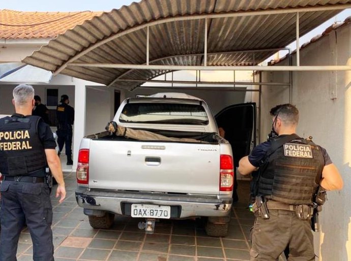 Veja Fotos: Polícia Federal faz Operação Papagaio de Ouro e prende pai e filho em MT