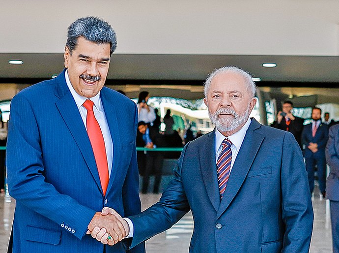Lula sinaliza a aliados que pode romper politicamente com Maduro se Venezuela invadir Guiana