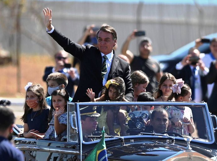 Bolsonaro estrela 7 de Setembro enxuto em Brasília