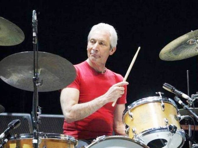 Morre Charlie Watts, baterista dos Rolling Stones, aos 80 anos