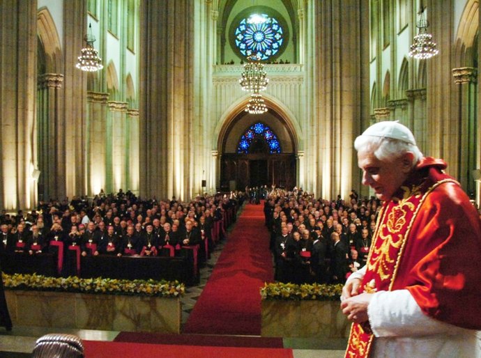 Bento XVI pede perdão por 'abusos' e 'erros' do clero e diz que está pronto para enfrentar 'o juízo final'