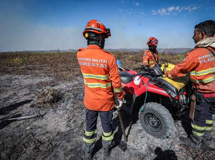 Bombeiros de MT combatem 42 incêndios florestais neste domingo,29