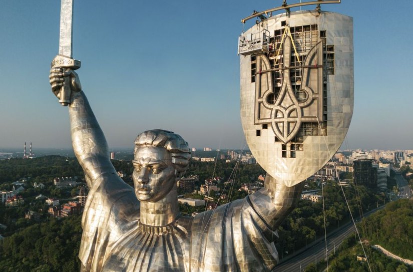 Rússia condena mudança ucraniana de “símbolo da pátria” de estátua em Kiev