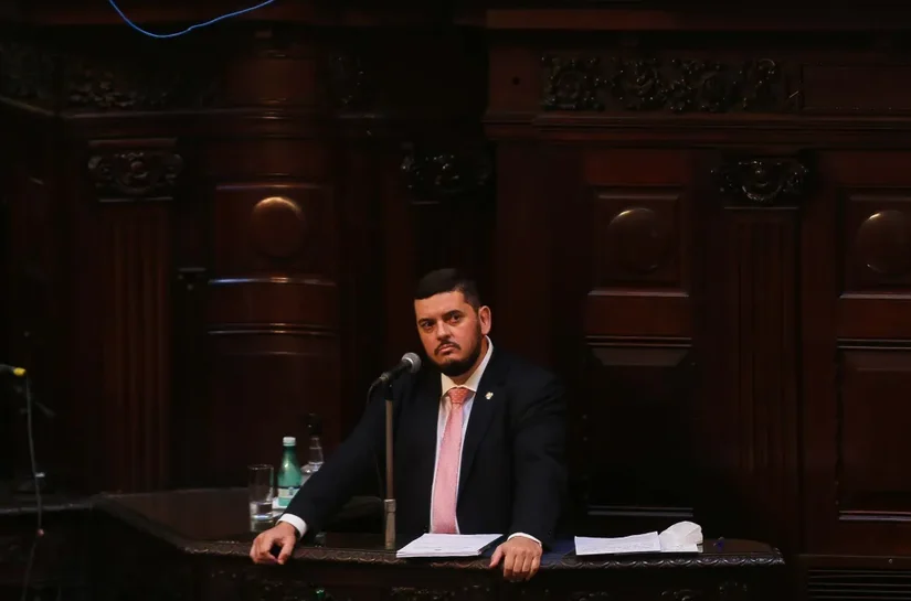 Alerj aprova resolução para soltar Rodrigo Bacellar, preso pela PF