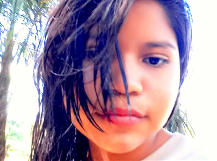 Polícia prende na aldeia Mayrob, Fernando Krixi de 19, após matar com um tiro de espingarda no rosto, a índia Beatriz Tucumã de 14