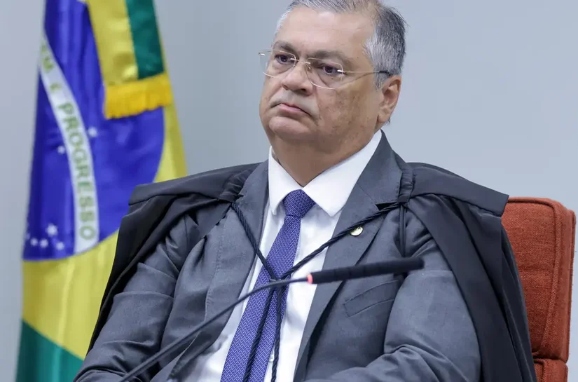Dino manda suspender pagamento de penduricalhos nos Três Poderes