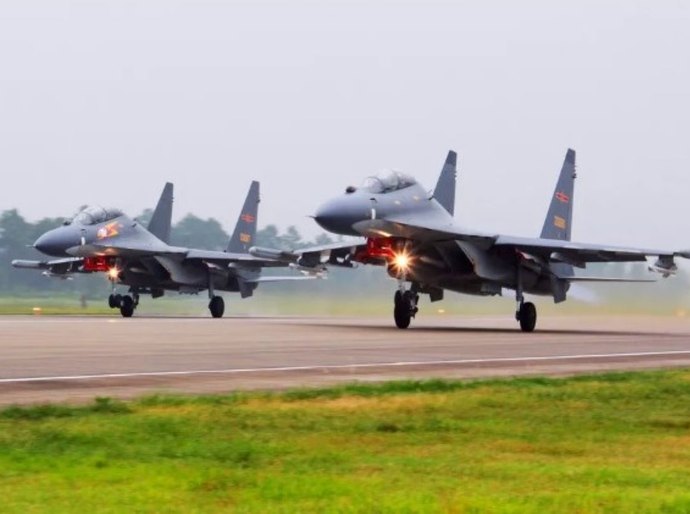 China e Rússia fazem manobras militares conjuntas sobre o Mar do Japão