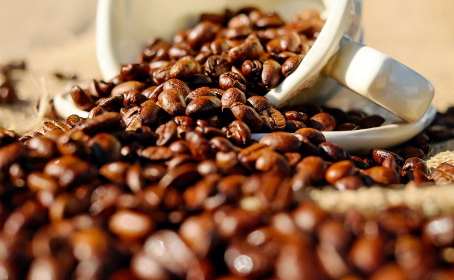 'Piorou para o Brasil', dizem exportadores de café após redução de tarifaço de Trump; setores de carnes e frutas veem avanço