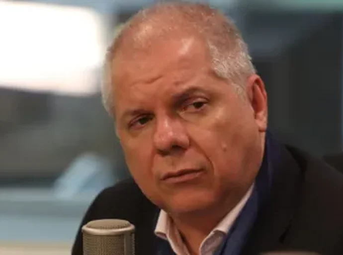 Lula manda demitir presidente do INSS, alvo de operação da PF