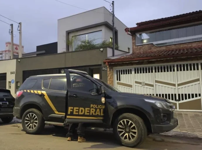 PF prende secretária sancionada por elo com PCC; empresário está foragido