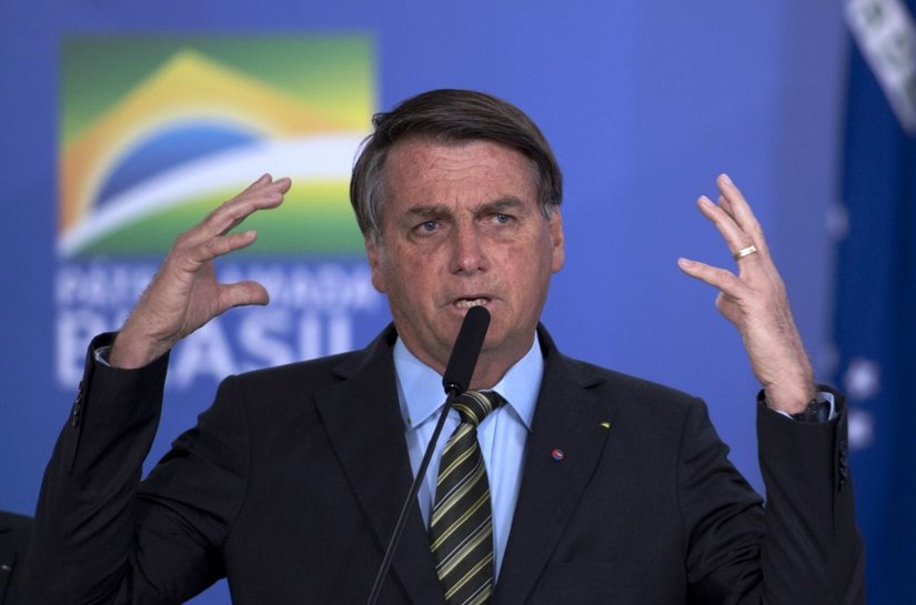 Bolsonaro diz que jornalista 'bundão' tem chance menor de sobreviver à Covid