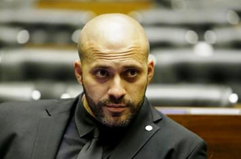 Daniel Silveira vai para prisão domiciliar com tornozeleira, determina Moraes