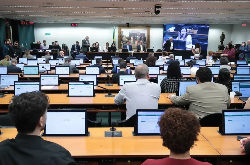 CCJ da Câmara aprova proposta que reduz maioridade penal de 18 para 16 anos