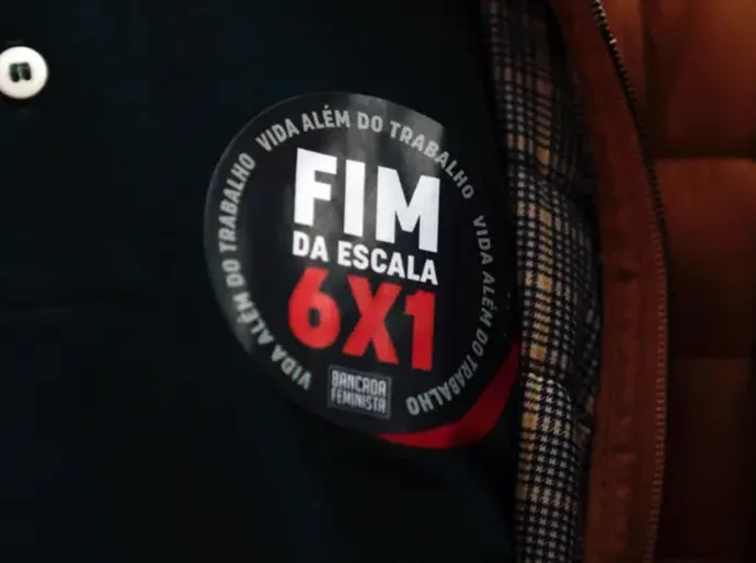 Fim da 6x1 no Congresso: Planalto contradiz Motta e diz que estuda urgência para projeto