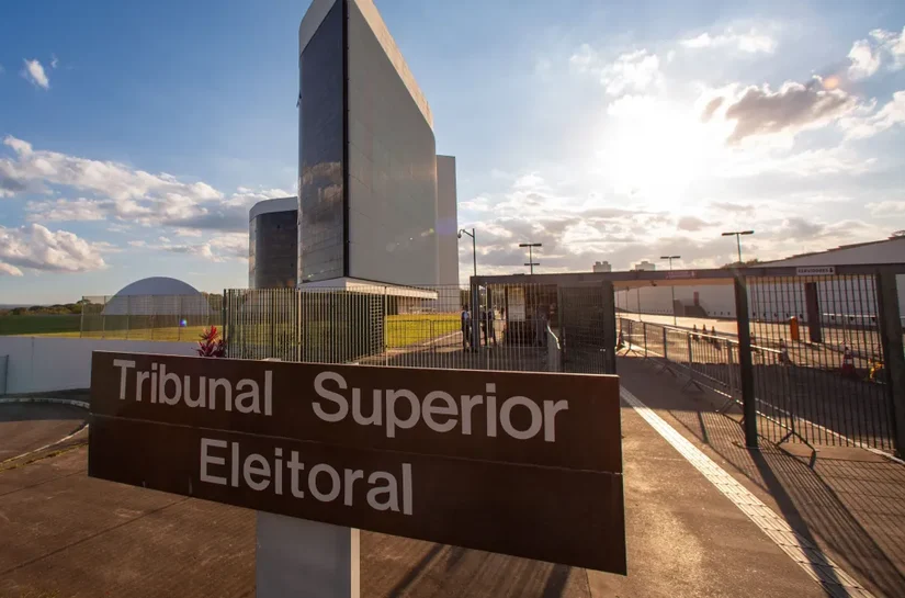 Corregedor do TSE determina retorno provisório de canal 'Exército de Lula'