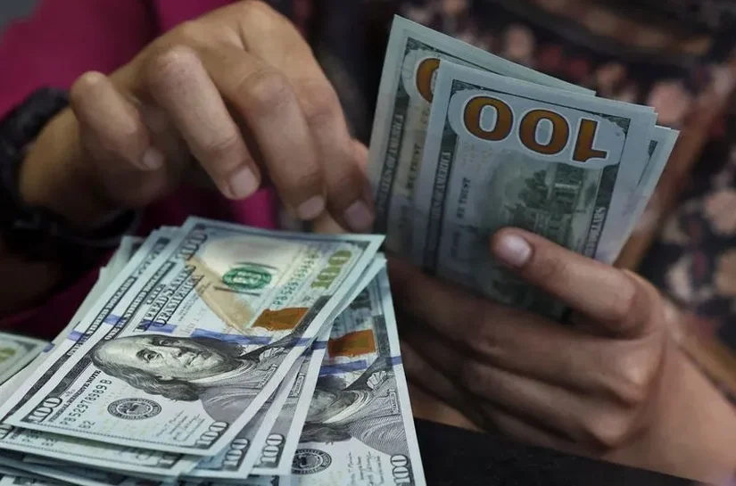 Com dólar caindo, brasileiros batem recorde de gastos no exterior no 1º tri