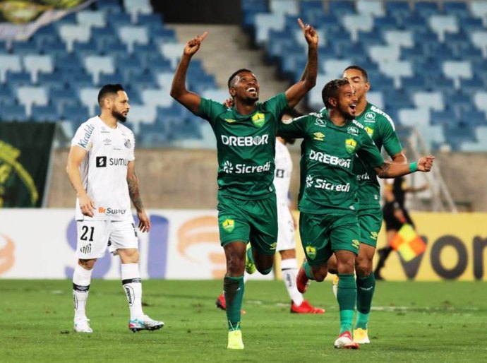 Cuiabá vence o Santos na Arena Pantanal por 2 a 1 e vai a 9º no brasileirão