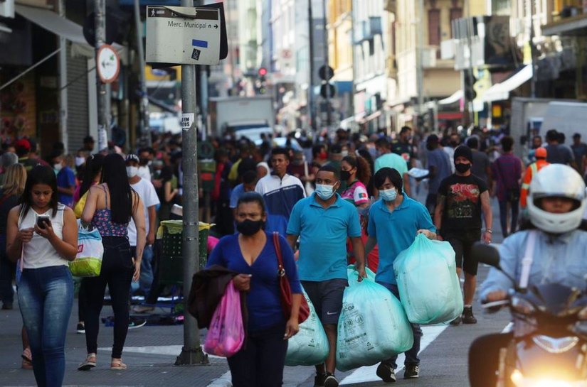 População do Brasil passa de 211,7 milhões de habitantes, estima IBGE