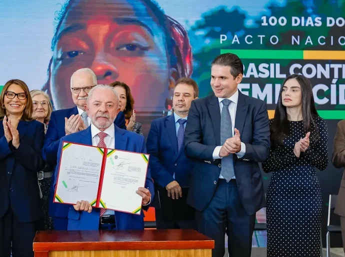 Lula decreta novas regras para big techs atuarem no Brasil; entenda
