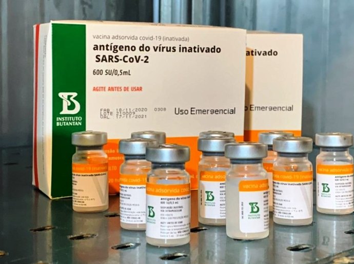 Instituto Butantan começa a produzir 8,6 milhões de novas doses da vacina Coronavac, após chegada de insumos da China