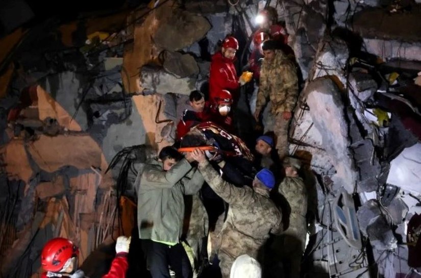 Número de mortos em terremoto na Turquia e na Síria passa de 7 mil
