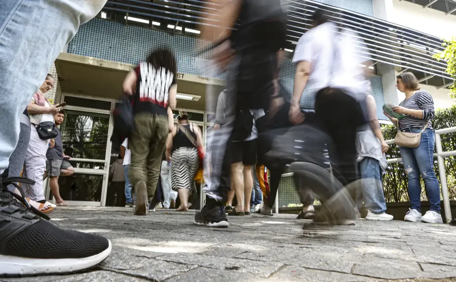 Enem 2025: 4,8 milhões participam do 1° dia de provas neste domingo