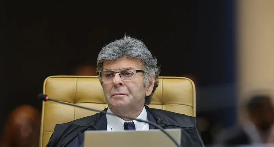 Fux suspende decisão de Dino e volta ordem do TSE contra post de Aparecida