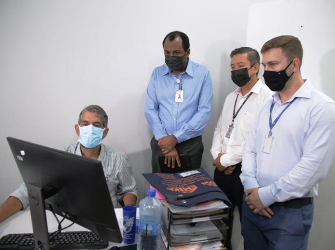 TCE-MT fiscaliza Centro de Distribuição de vacinas contra a Covid-19