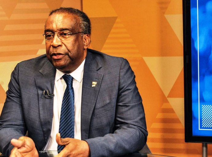 Bolsonaro anuncia Carlos Decotelli como novo ministro da Educação