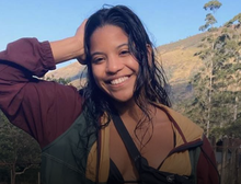 Brasileira que caiu em vulcão na Indonésia é encontrada morta