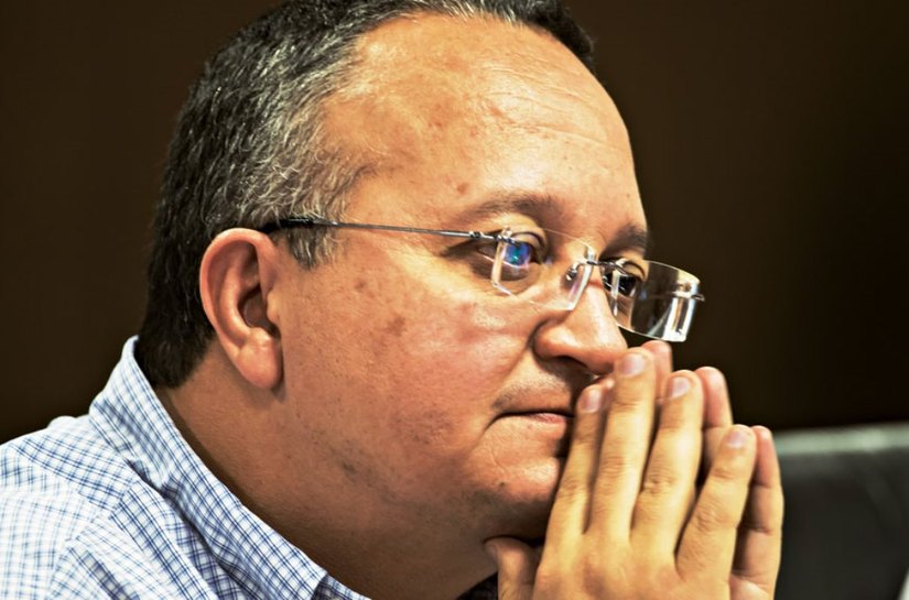 Covid 19 ‘ataca’ Pedro Taques de 52, que já está com os pulmões comprometidos
