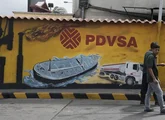 Como petróleo foi 'bênção' e 'maldição' da Venezuela, que foi de país mais rico da América do Sul a crise sem precedentes