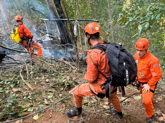 Helicóptero cai na região da Vista Chinesa, no Rio; quatro pessoas morrem