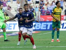 Na briga pelo título do Brasileirão, Fortaleza vence o Cuiabá, cola na liderança e afunda mais o Dourado