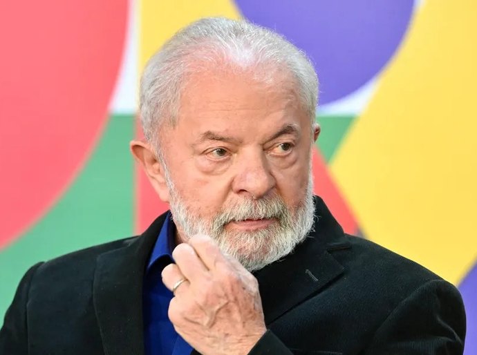 Após cirurgia, Lula passou noite estável, caminhou pela manhã e fez fisioterapia, diz boletim médico