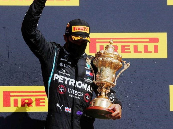 F1: Mesmo com pneu furado, Hamilton vence GP da Inglaterra