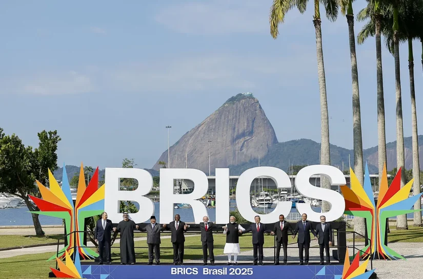Trump diz que Brics vai acabar rapidamente se bloco ameaçar dólar