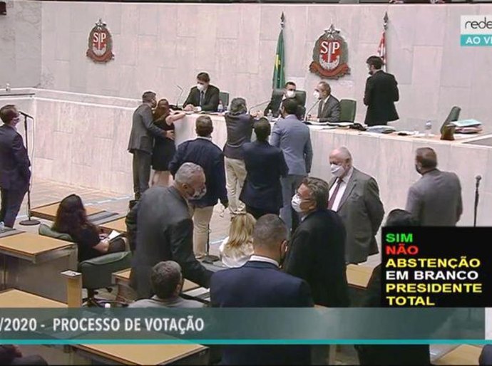 Cidadania afasta deputado Fernando Cury, acusado de abusar colega Isa Penna