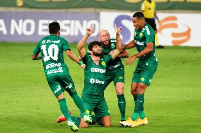 Cuiabá bate Atlético-GO, vence a segunda seguida e deixa o Z4