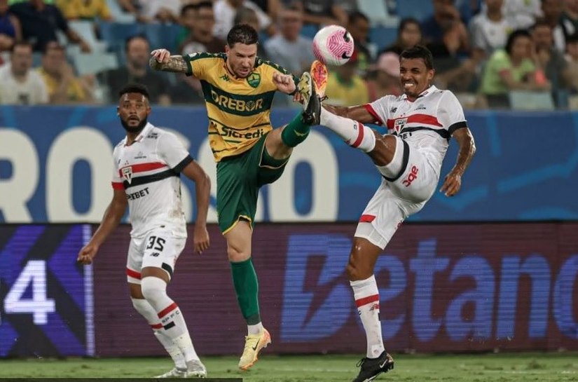 São Paulo não supera preguiça, toma gol de bicicleta e cai para o Cuiabá na Arena Pantanal