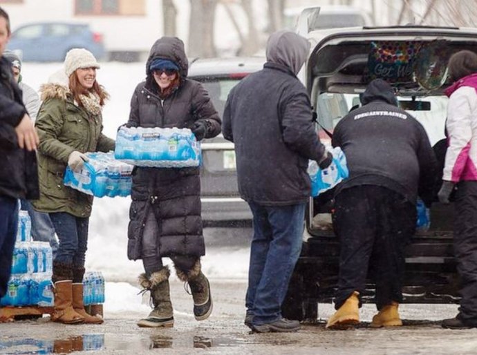 A cidade dos EUA onde água contaminada não permite nem escovar dentes