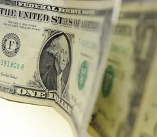 Dólar cai para R$ 5,24, e bolsa sobe 3,24% após fala de Trump