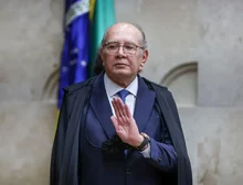 Gilmar Mendes critica Mendonça, mas segue colegas e vota para manter prisão de Vorcaro