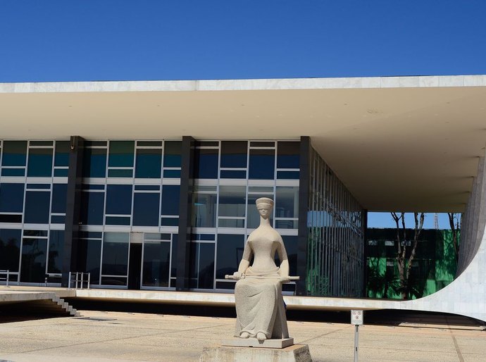 STF marca julgamento de mais 30 réus por atos golpistas de 8/1