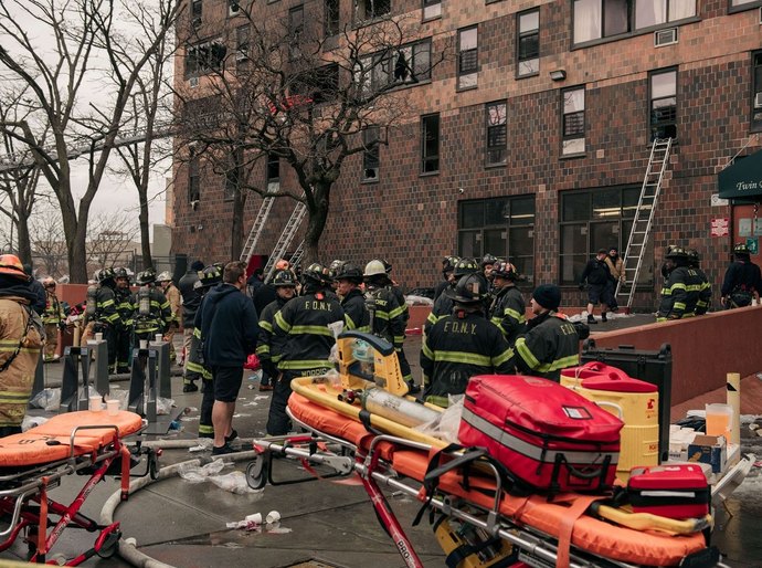 Pelo menos 19 mortos, incluindo nove crianças, em um incêndio em um prédio em Nova York
