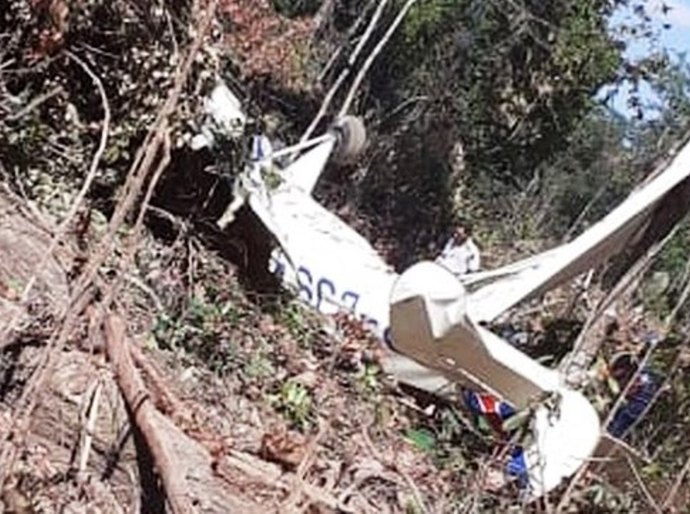 Monomotor de escola de aviação cai em mata no norte de MT; Instrutor e aluno sobrevivem