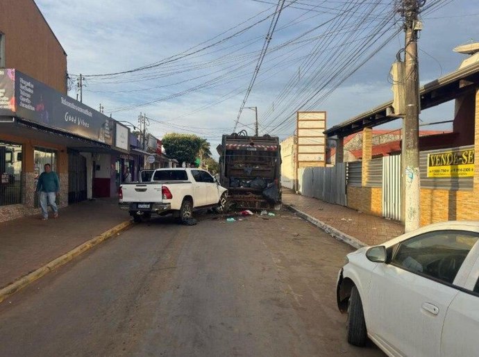 Embriagado ao volante, motorista de Hilux atropela e esmaga gari em plena luz do dia em Chapada